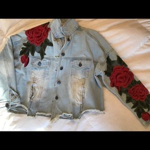 American Threads Distressed Denim Crop Size M 🌹